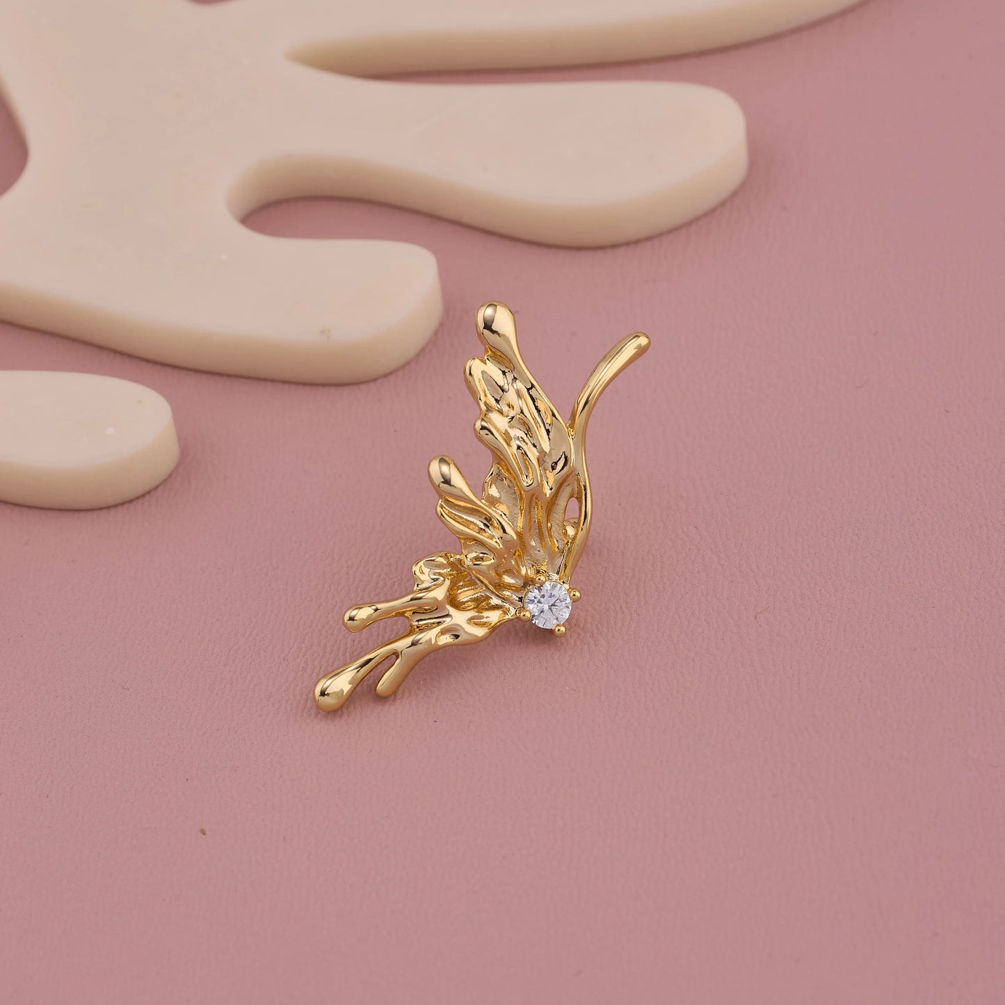 Soft Gold Motion Earcuff