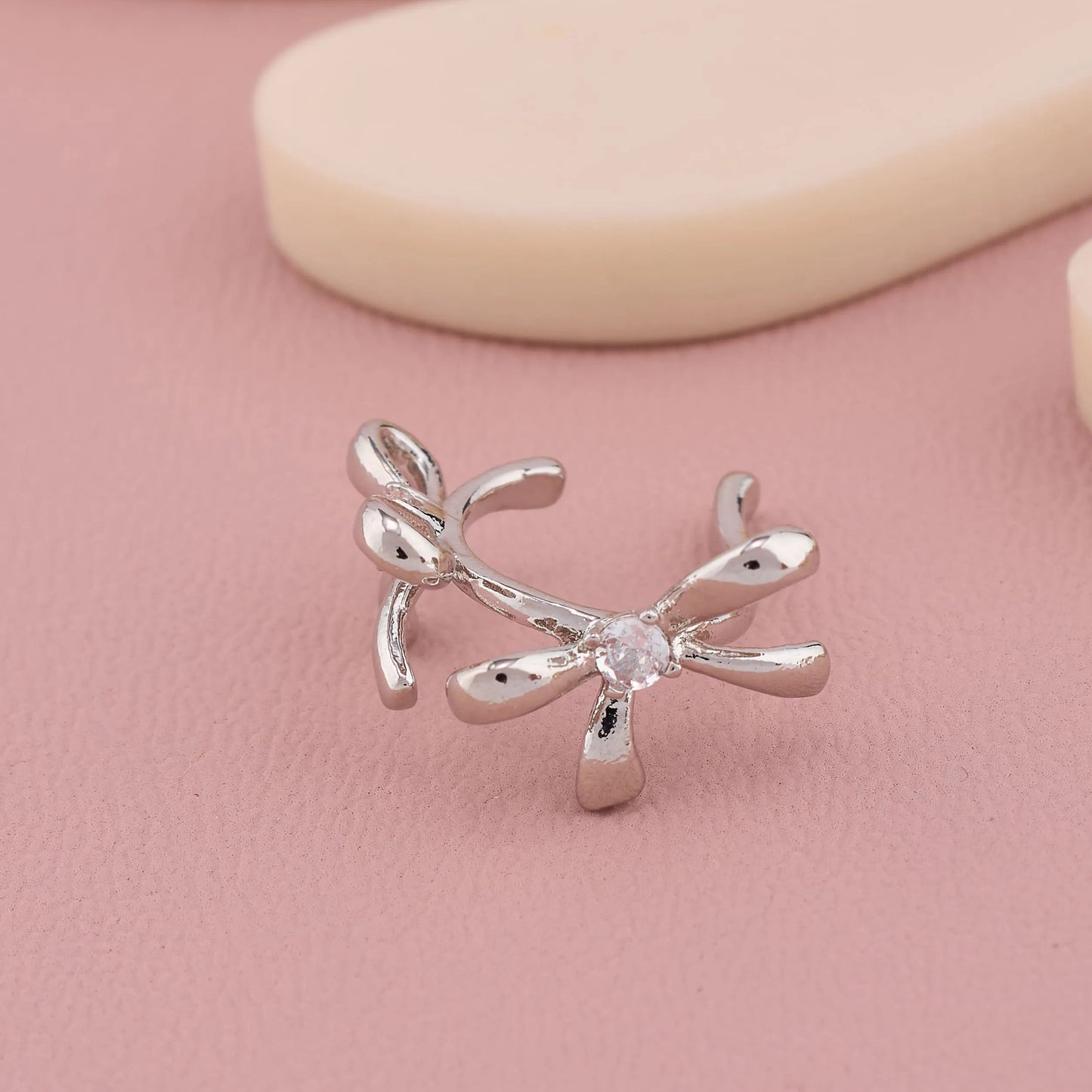 Soft Gold Motion Earcuff