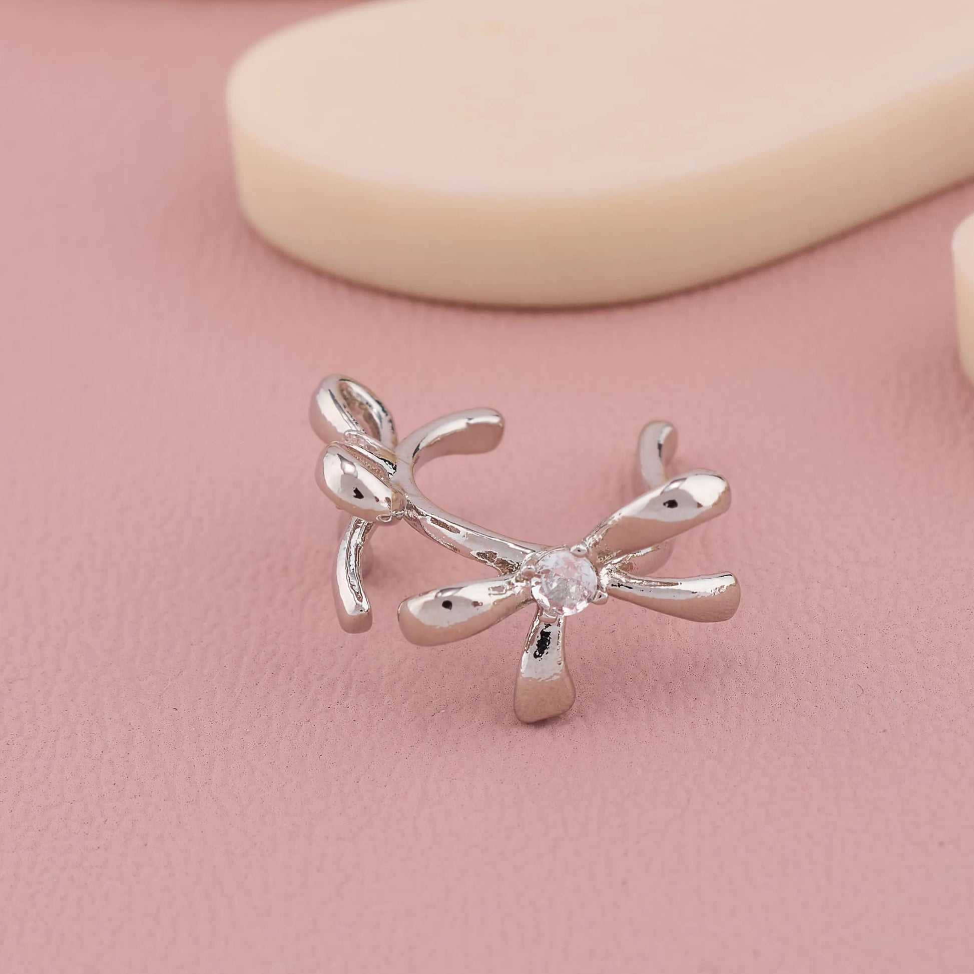 Soft Gold Motion Earcuff